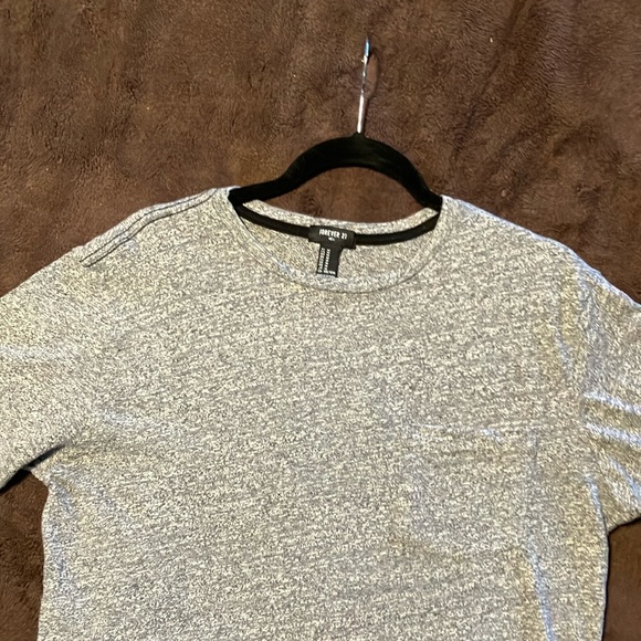 Men's charcoal grey Forever 21 t-shirt with black cuffs, size M - Picture 2 of 6